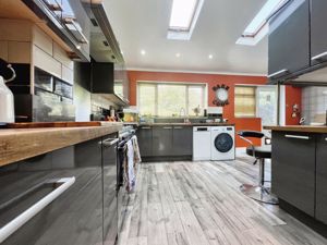 Kitchen- click for photo gallery